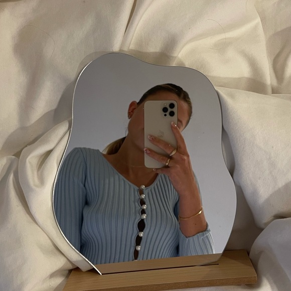 Aritzia blouse! - Picture 2 of 4